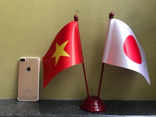 Cờ để bàn Việt nhật đế thấp