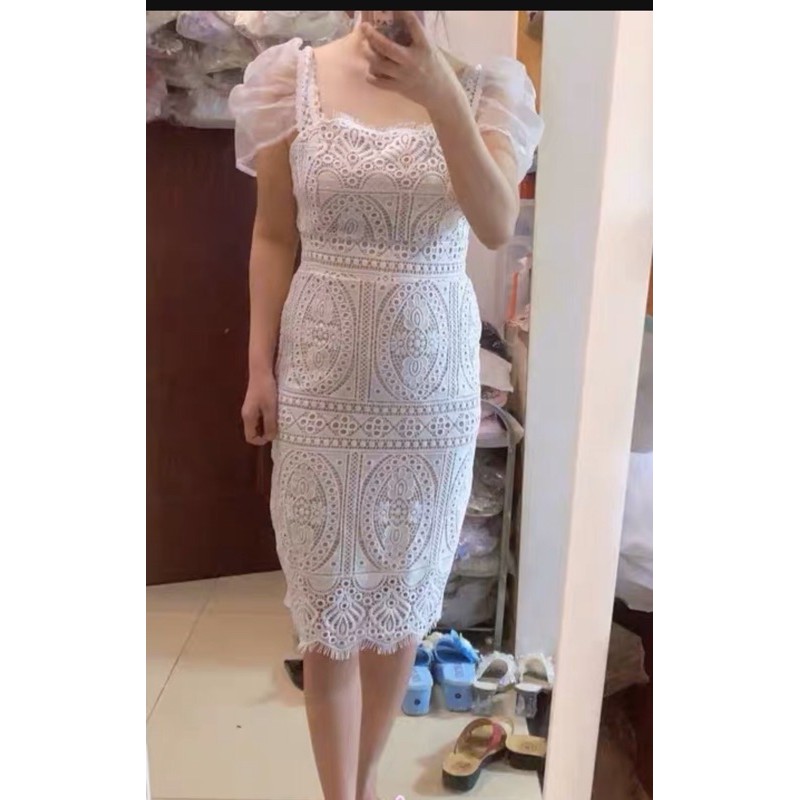 Đầm body ren tay phồng