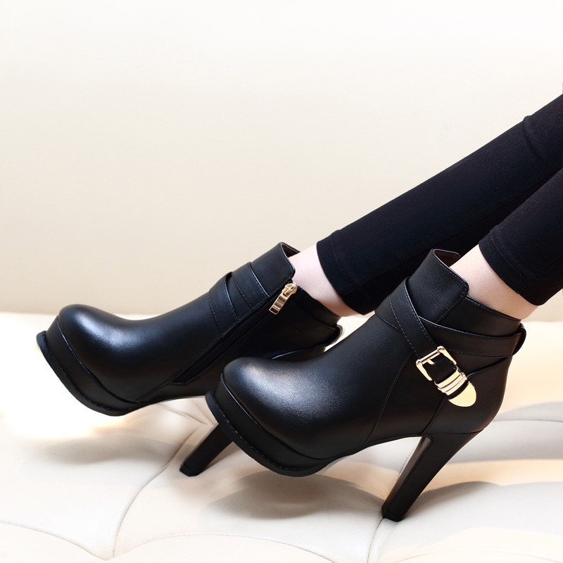 Giày boot nữ cổ ngắn sành điệu 10cm màu đen GBN178
