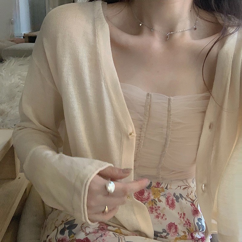 Áo cardigan len mỏng nút hoa hàng Quảng Châu Freesize | BigBuy360 - bigbuy360.vn