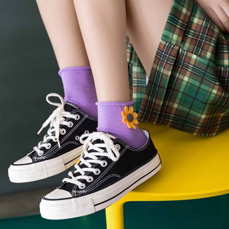 Vớ nữ kiểu Nhật màu trơn gắn hình bông hoa xinh xắn