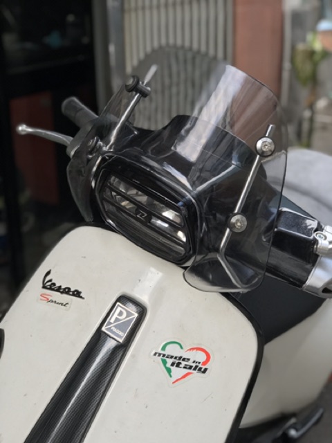Kính chắn gió cho xe Vespa