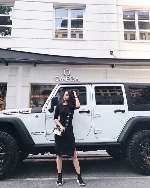 Váy body tay lỡ xẻ bên | BigBuy360 - bigbuy360.vn