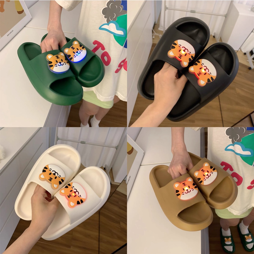 Dép hổ có đèn nháy cá tính, phù hợp đi học đi chơi D07