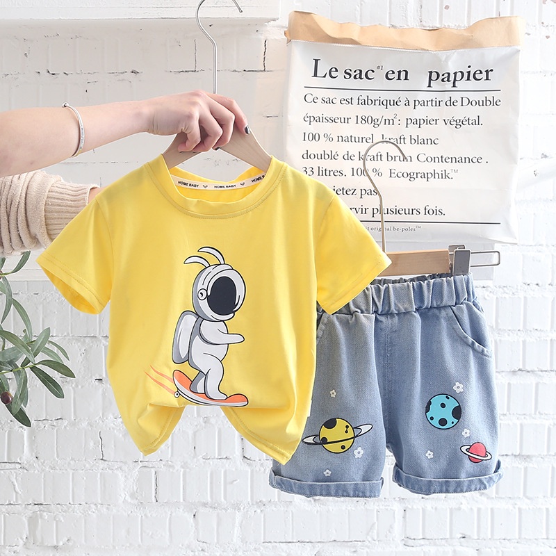 Set Đồ 2 Món Gồm Áo Sơ Mi Cotton Tay Cộc + Quần Ngắn Denim In Hình Phi Hành Gia Dễ Thương Cho Bé Trai