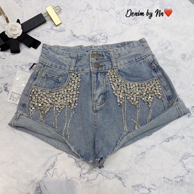 Quần đùi jean đính đá