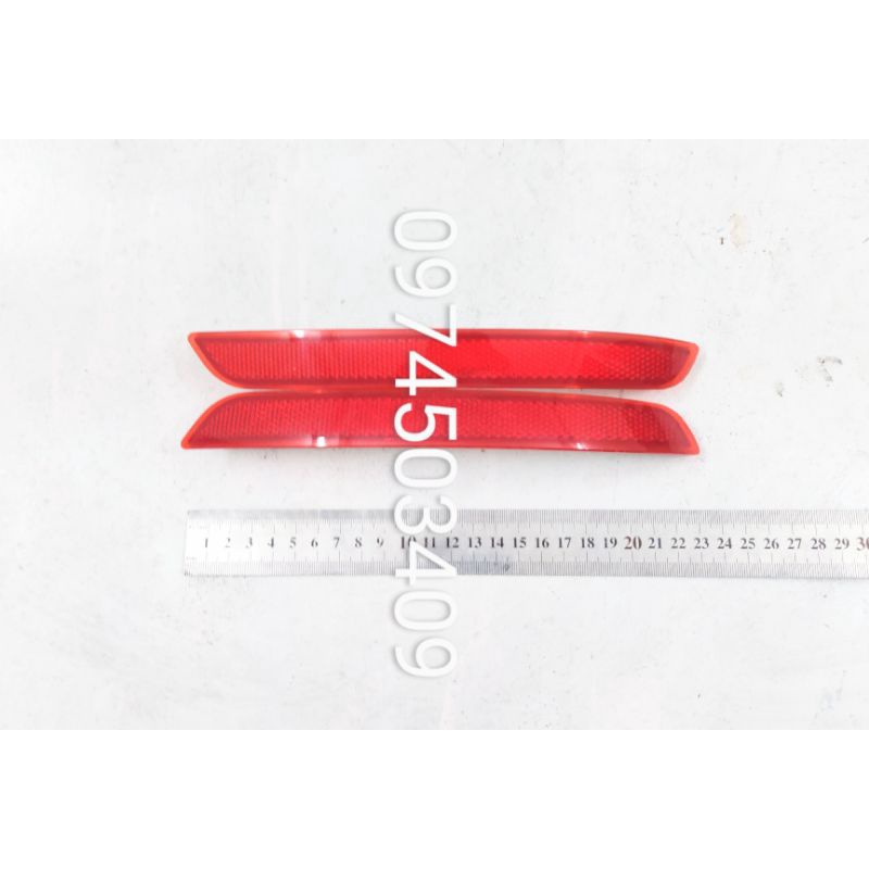 Đèn phản quang gắn cản sau Innova đời 2017 đến 2020