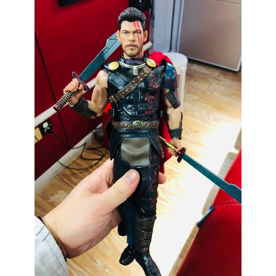 Mô hình Thor Ranarok crazytoys chính hãng REAL cao 30cm.