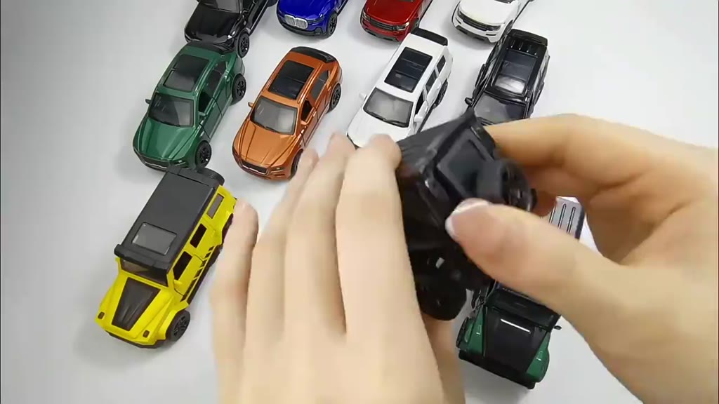 Mô Hình Xe Ôtô Địa Hình Đồ Chơi Mini Bằng Hợp Kim