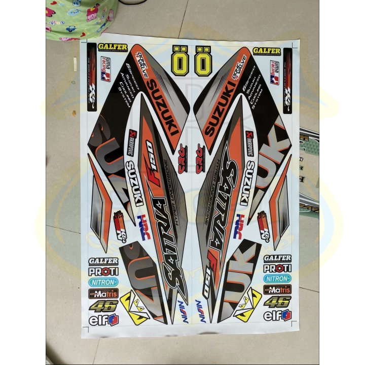 ( Quí khách vui lòng mang ra tiệm cho thợ dán ) Tem satria xang cơ cam đen