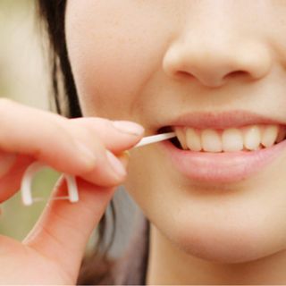 Gói 25 chiếc Tăm chỉ nha khoa