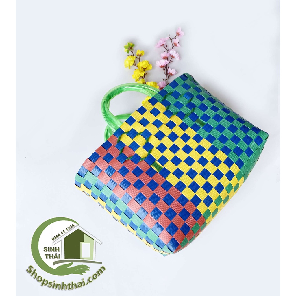 Giỏ làn nhựa giả mây đan nhiều màu, quai xách đôi 40cm x 25cm - màu ngẫu nhiên