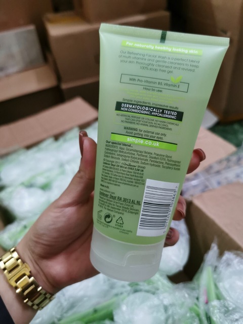 Sữa rửa mặt Simple Refreshing Facial Wash Gel cho Da Nhạy Cảm 150ml | BigBuy360 - bigbuy360.vn