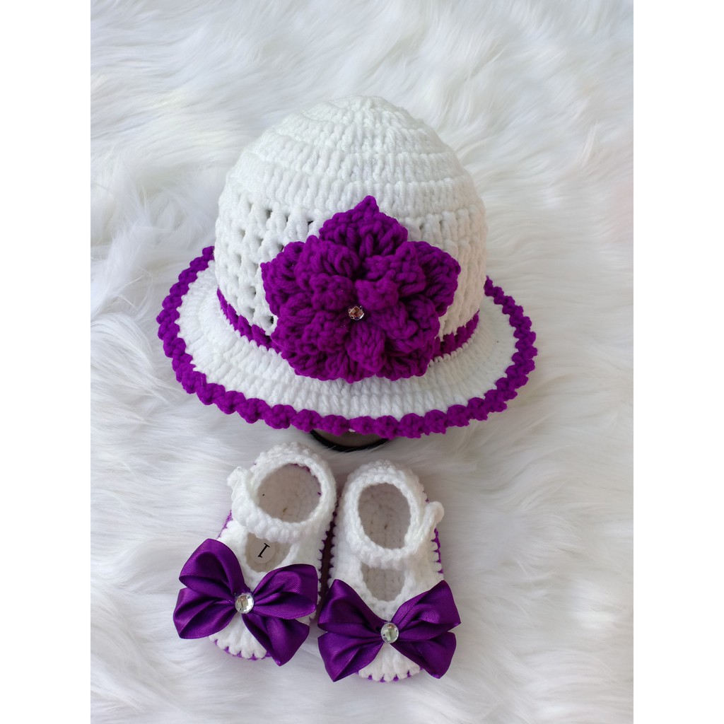 Set nón và giày len bé gái