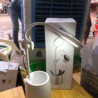Đèn học có quạt và cắm bút