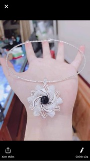 Kiềng cổ bạc và mặt hoa