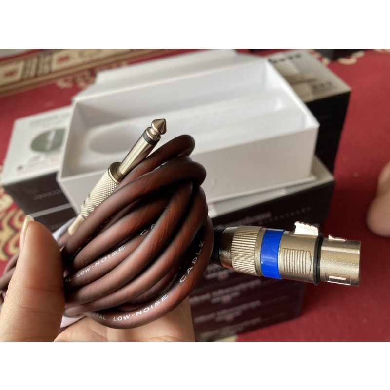 Micro có dây tomahawk.Tiếng mic cực kì hay