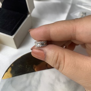 Hạt charm chặn bạc viền đá kiểu đơn giản