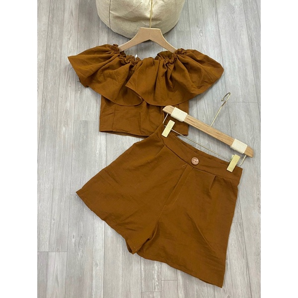 Set áo trễ vai bèo- quần sooc | BigBuy360 - bigbuy360.vn