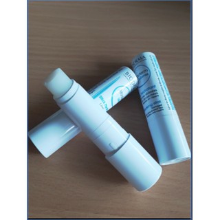 Son dưỡng môi không màu
