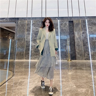 Blazer lật tay xanh cá tính