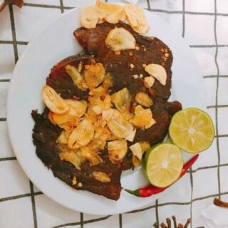 Heo khô cháy tỏi dạng miếng
