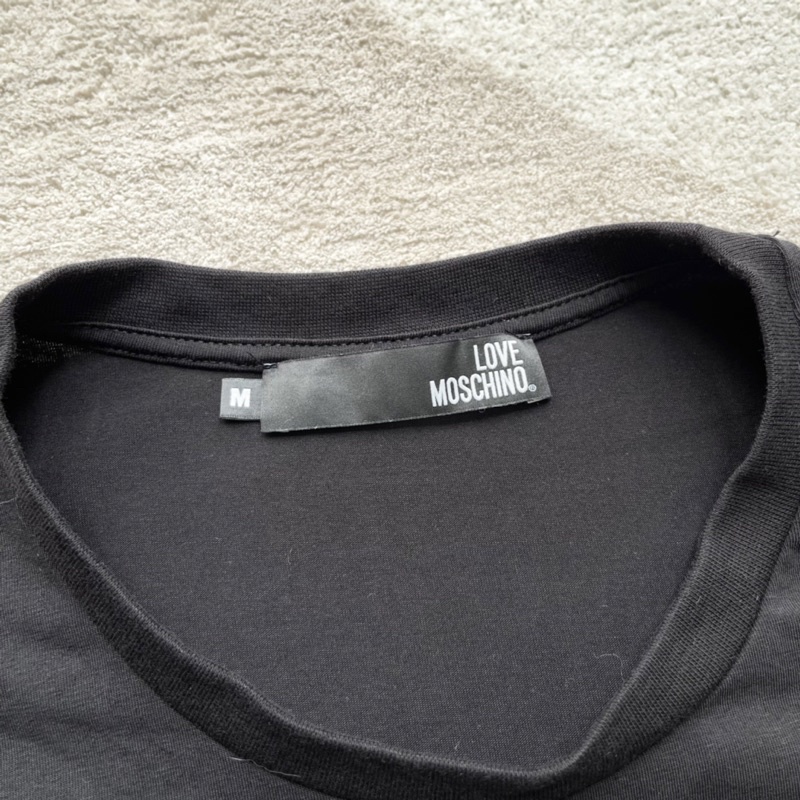 Áo thun Moschino màu đen size M