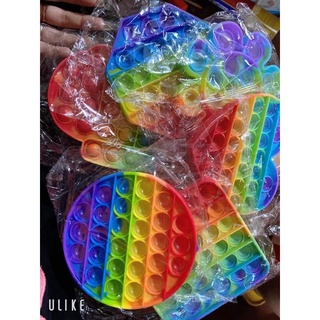 Đồ chơi pop-it giải trí cho bé