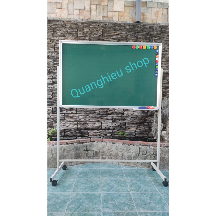 BẢNG TỪ XANH VIẾT PHẤN KẺ Ô 5X5 CÓ CHÂN DI ĐỘNG KÍCH THƯỚC 80 X 120CM TẶNG KÈM NAM CHÂM, LAU BẢNG