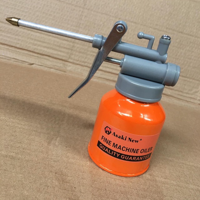 bình bơm dầu sắt