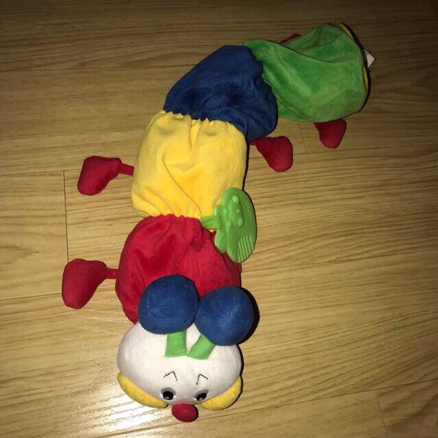 Sâu nhồi bông ngũ sắc leng keng cho bé 55cm