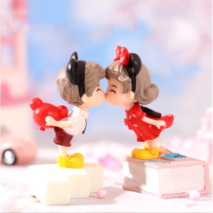 Mô hình đôi bạn bé hôn nhau rất dễ thương cho các bạn trang trí bánh cưới, móc khóa, tiểu cảnh, terrarium, DIY