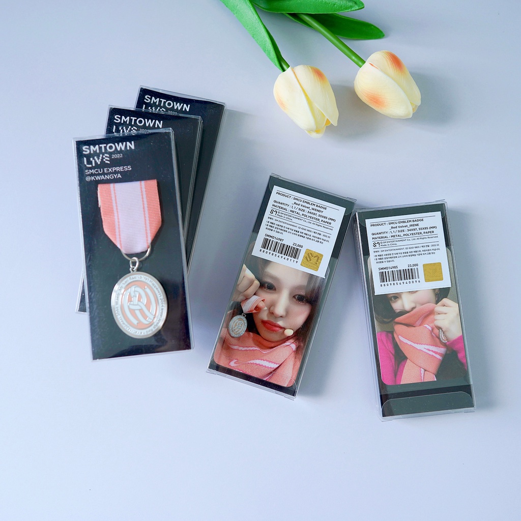 Thẻ ảnh + huy hiệu SMCU