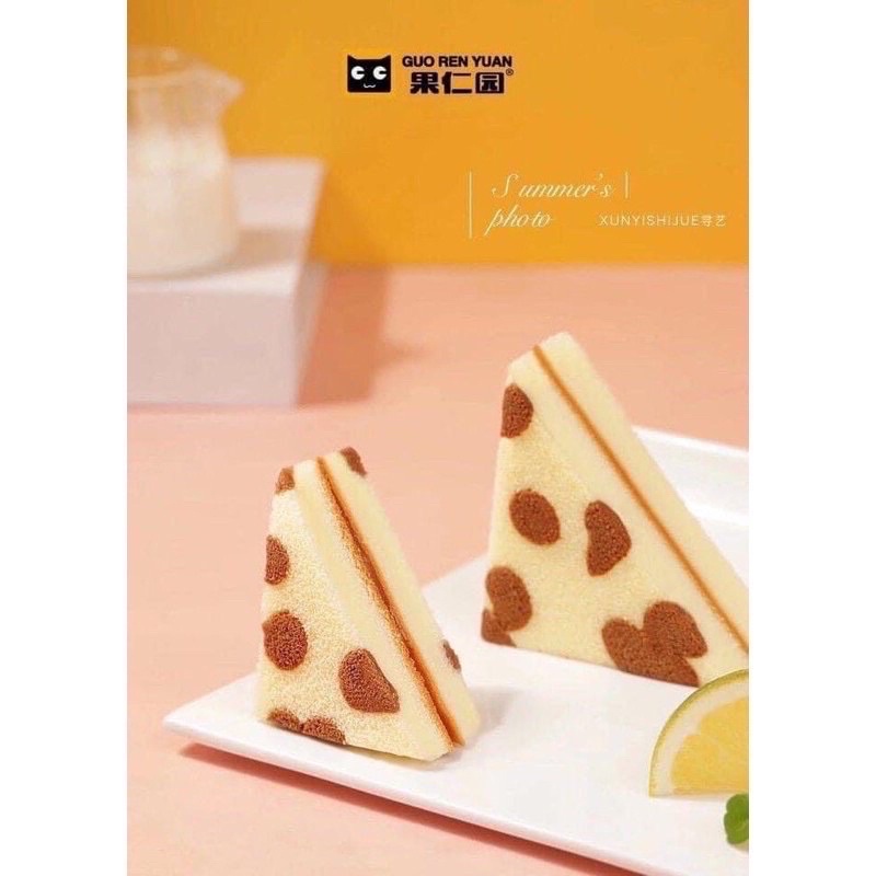 Bông Lan tam giác chấm bi socola