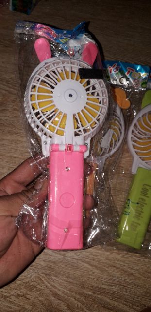 Quạt mini cầm tay gấp lại tặng kèm PIN