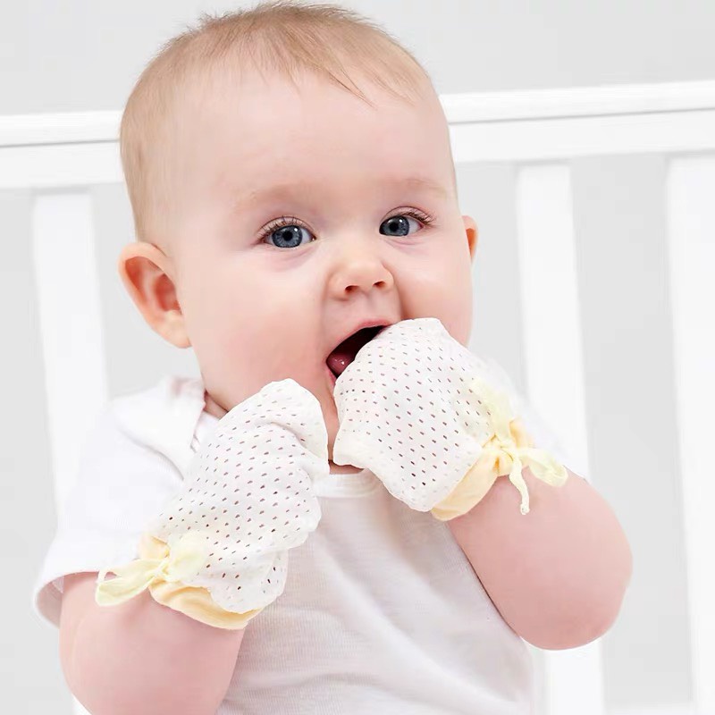 Bao tay dạng lưới tháng khí cho trẻ sơ sinh tránh xước mặt cho bé