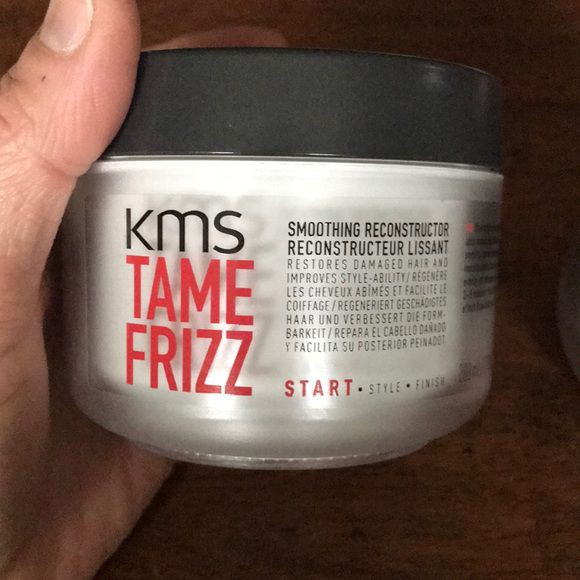 Kem dưỡng tóc ( hấp mượt tái cấu trúc) KMS TAMEFRIZZ SMOOTHING RECONSTRUCTOR 200ml