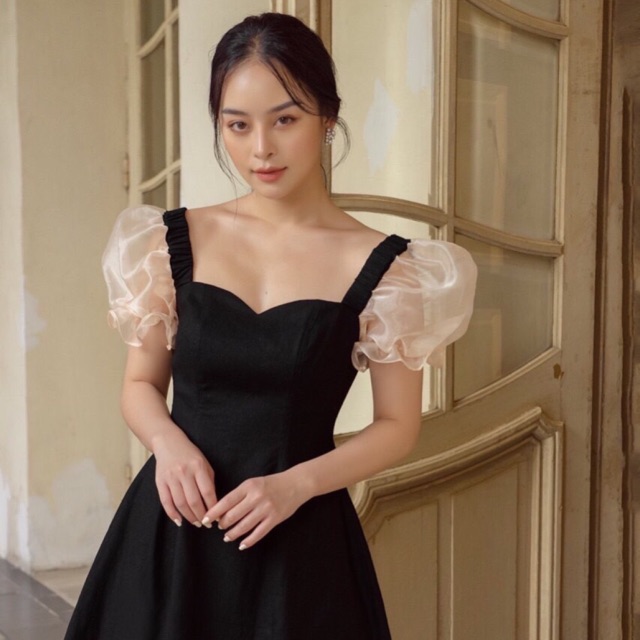 Đầm đen xoè phối voan