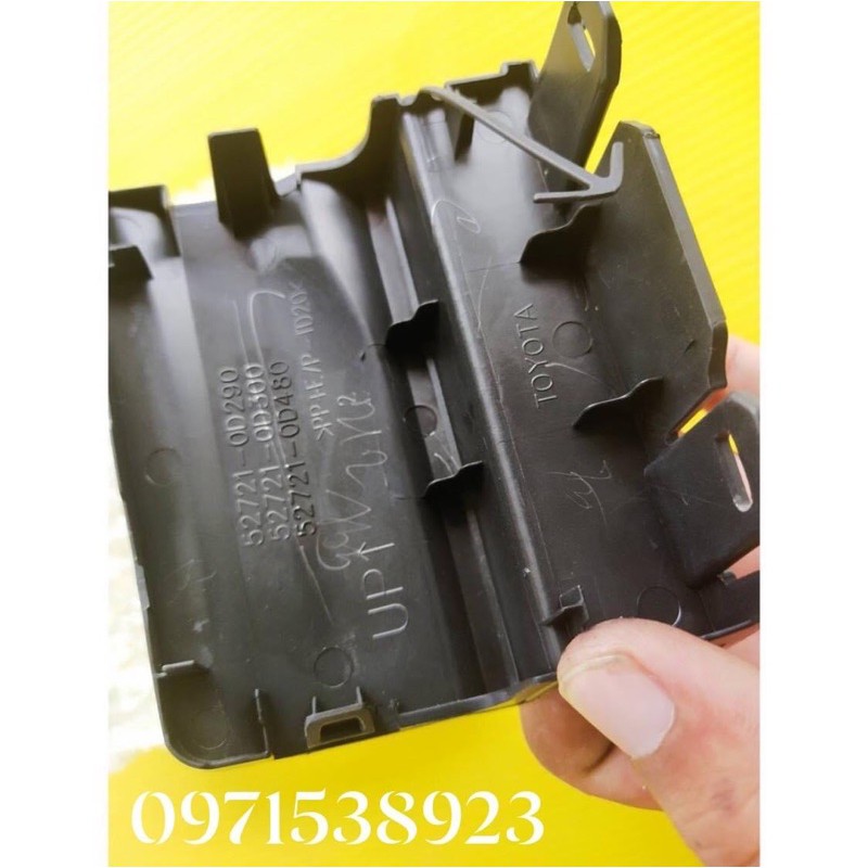 Năp chụp lổ kéo xe hay còn gọi nắp đậy lỗ kéo xe toyota vios 2018-2020 mã sp 527210d290 xịn chinh hãng toyota