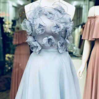 Dạ hội xốp cổ yếm váy xòe