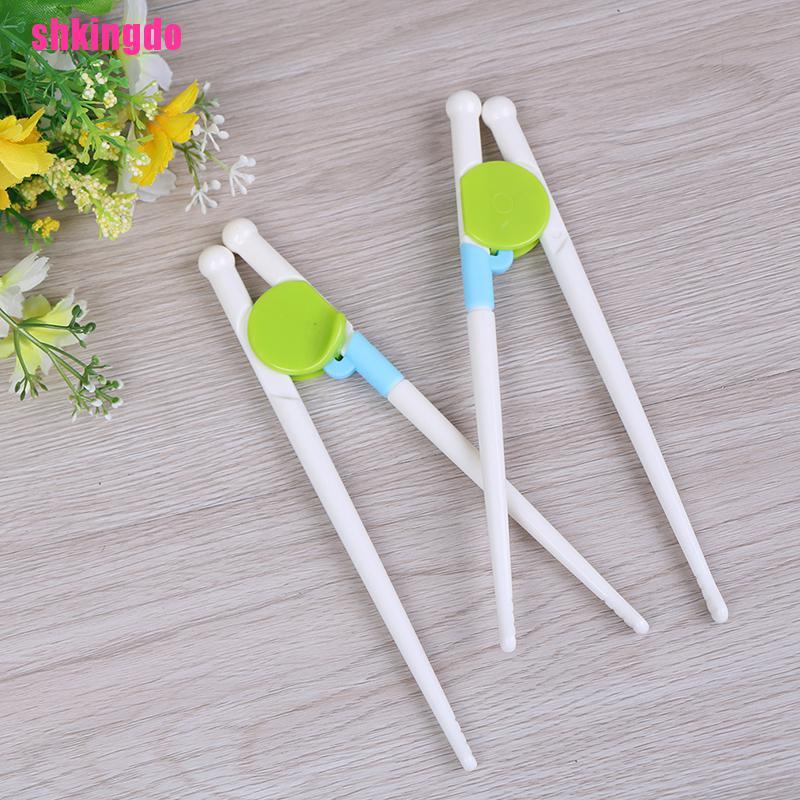 Đũa tập ăn cho bé mới tập cầm nắm tiện dụng