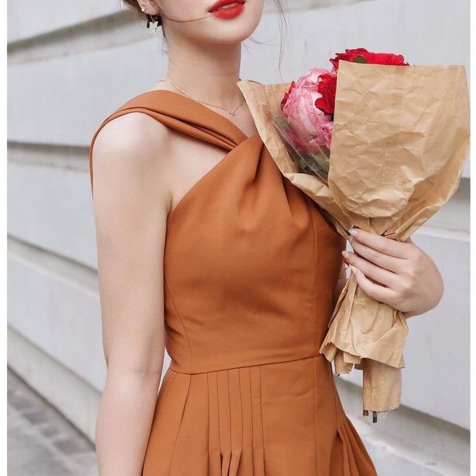 Đầm thiết kế đi tiệc, cổ yếm, dáng xòe trẻ trung - Bella Dress