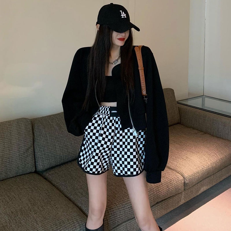 Quần short thể thao YEYA cạp cao ống rộng họa tiết caro cho nữ