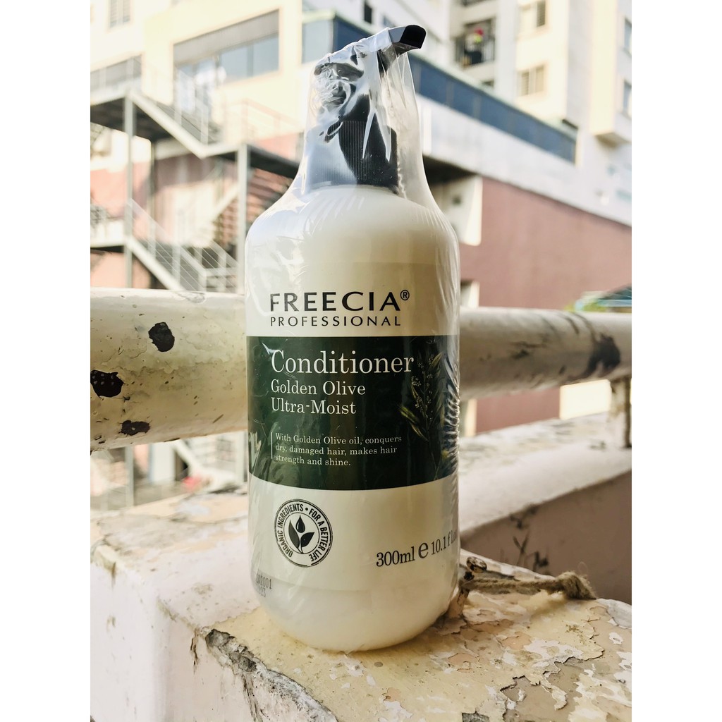 Dầu xả Freecia Golden Olive 300ml giúp dưỡng ẩm và phục hồi tóc hư tổn nặng