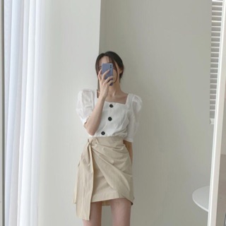 Áo sơ mi nữ cổ vuông,phối cúc đen B-A-M STORE