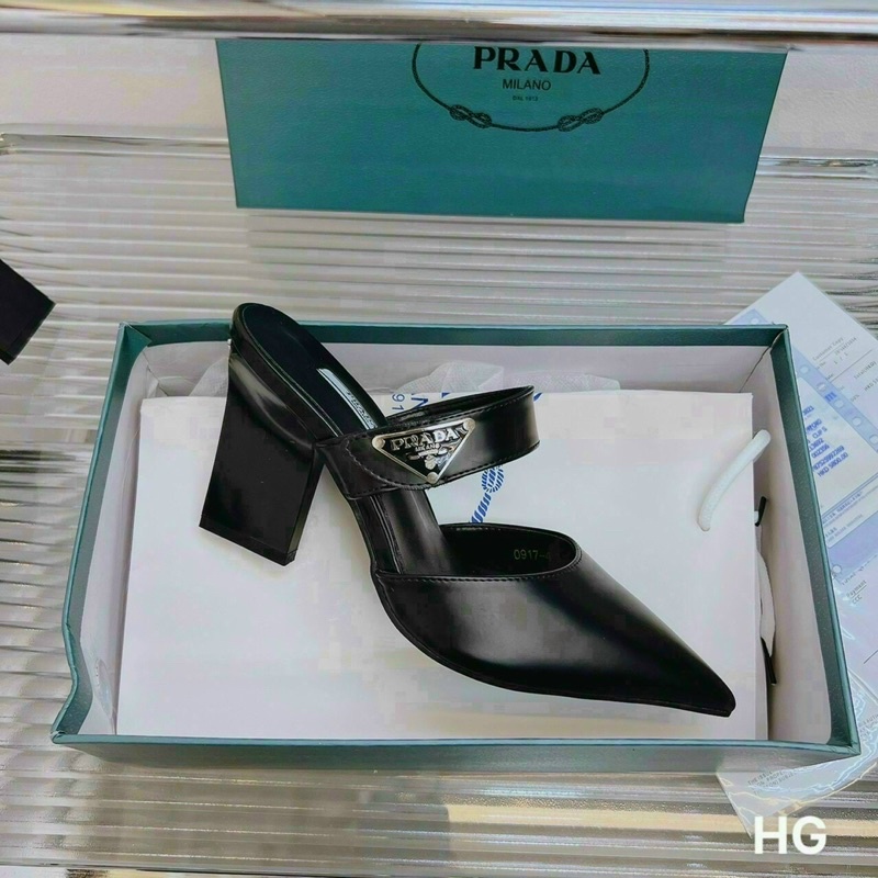 Giày sục da prada
