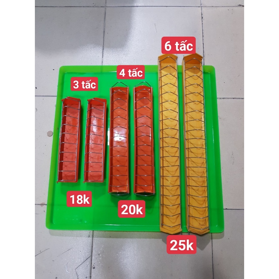 Máng ăn gà con chống bới nhựa dẻo
