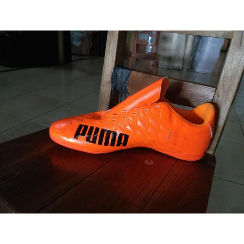 Giày Thể Thao Puma Futsal Thiết Kế Năng Động Hợp Thời Trang
