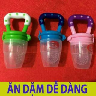 Núm ti cho trẻ tập nhai ăn dặm nhỏ gọn màu sắc xinh xắn tiện lợi chống hóc ( màu ngẫu nhiên )