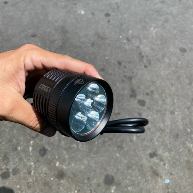 Led L6 X (tặng thú nhúng)